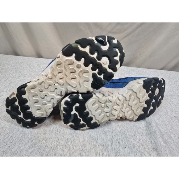 Athletic_Shoes